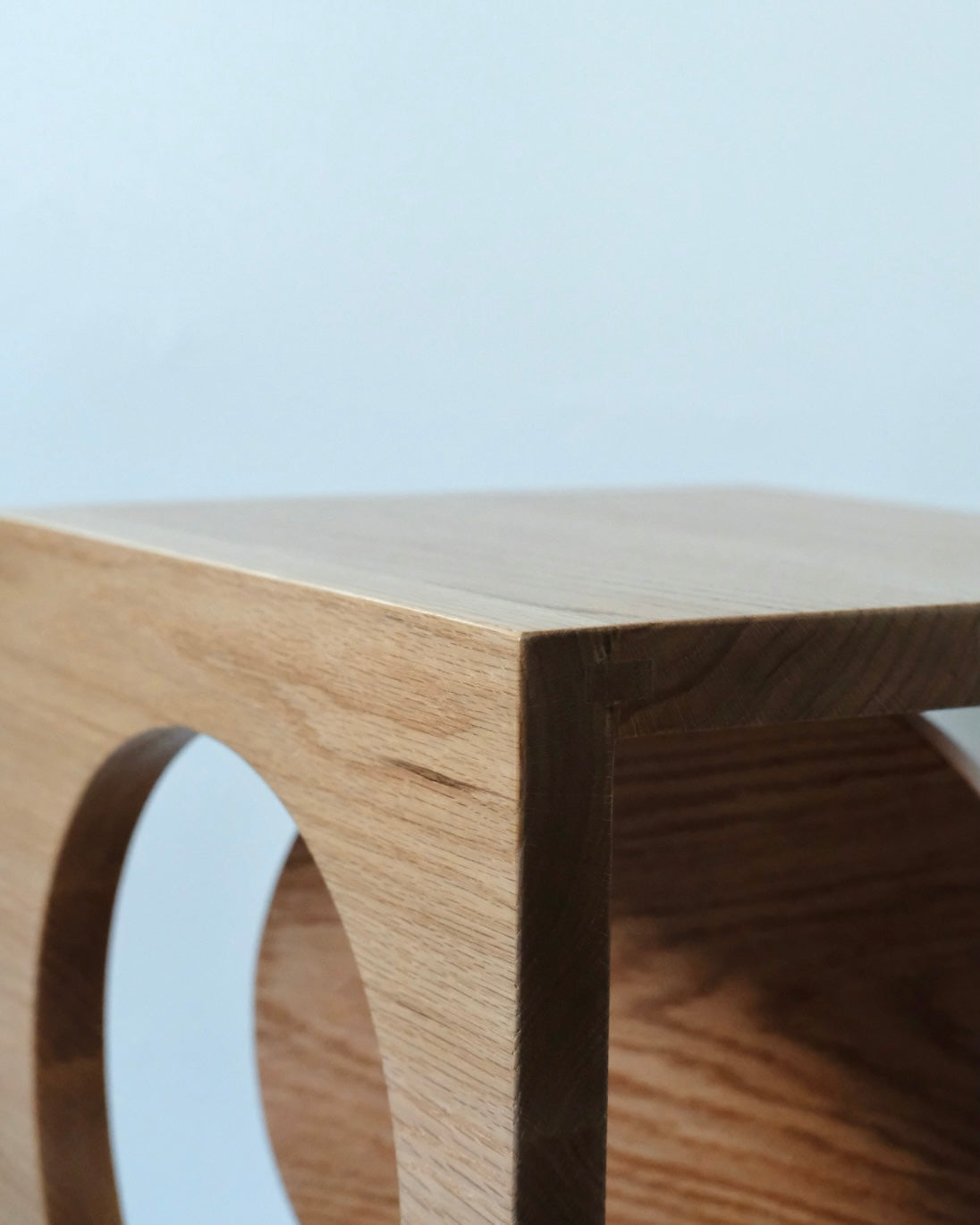 ECLIPSE SIDE TABLE