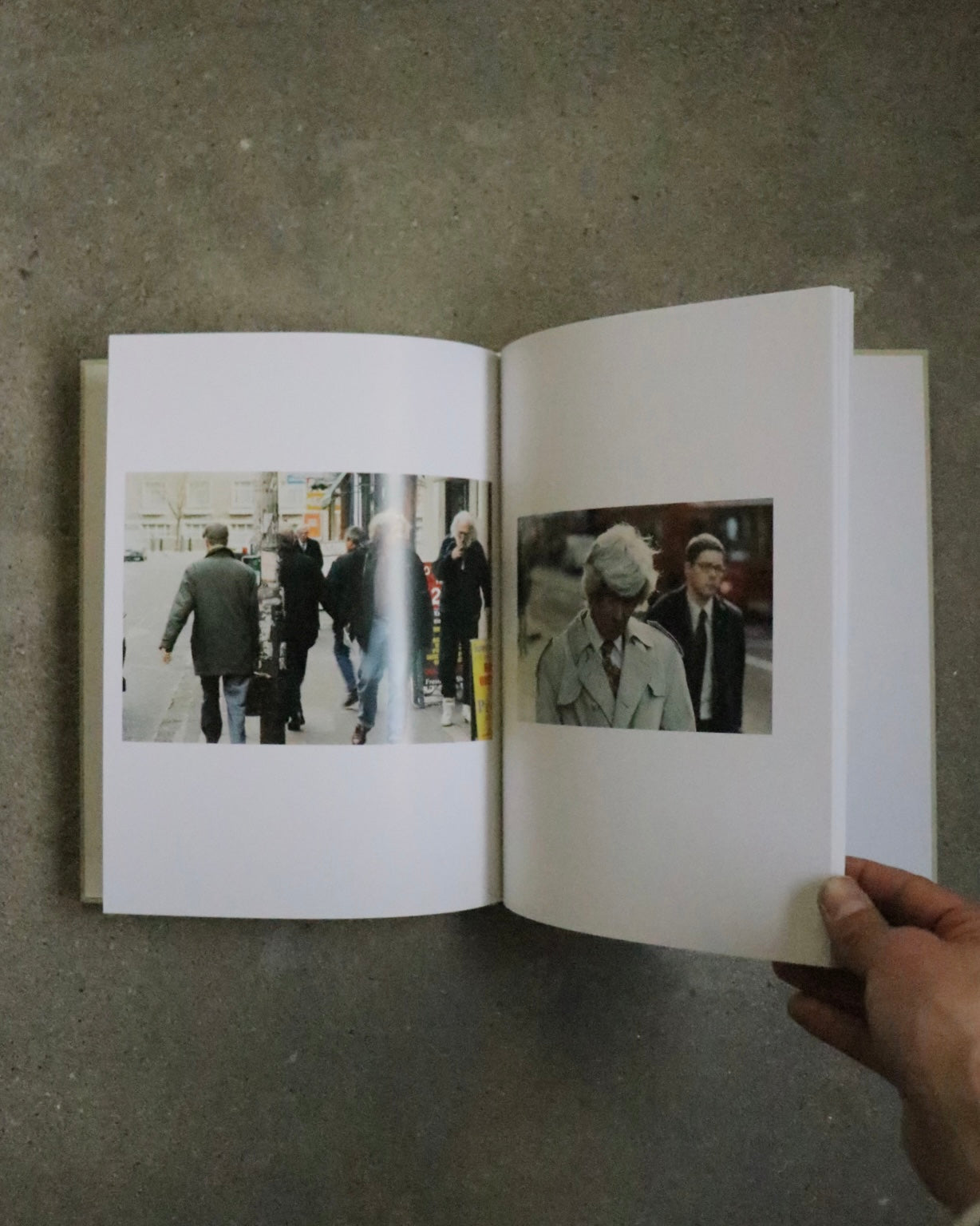 WAITING SOME BIRDS A BUS A WOMAN / SPIDERNETS PLACES A CREW - Anders Edstörom