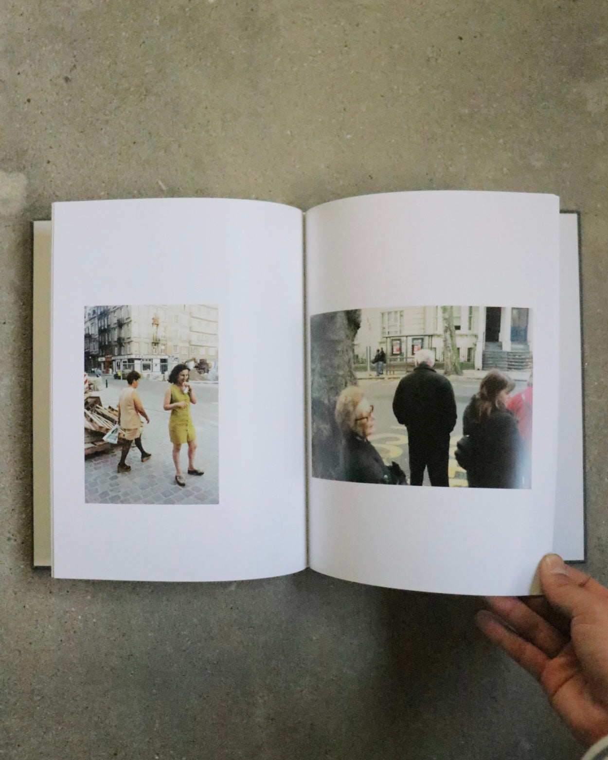WAITING SOME BIRDS A BUS A WOMAN / SPIDERNETS PLACES A CREW - Anders Edstörom