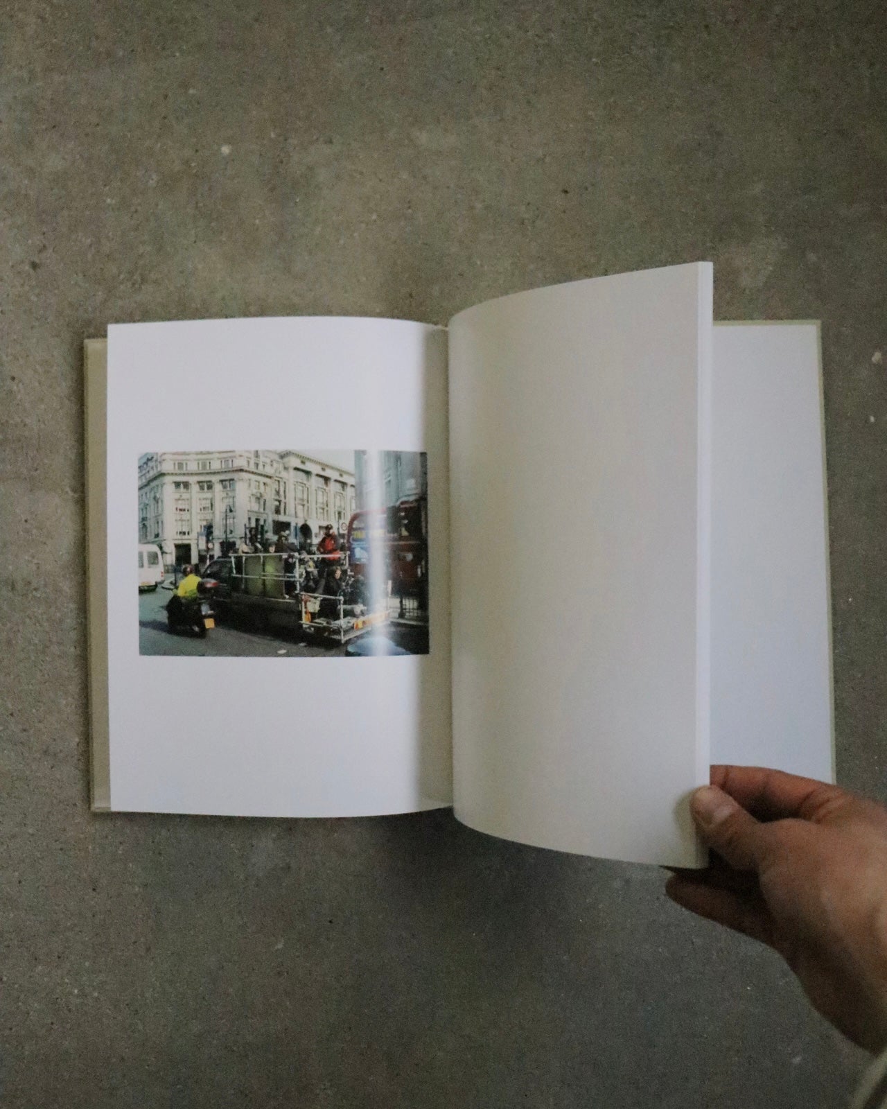 WAITING SOME BIRDS A BUS A WOMAN / SPIDERNETS PLACES A CREW - Anders Edstörom