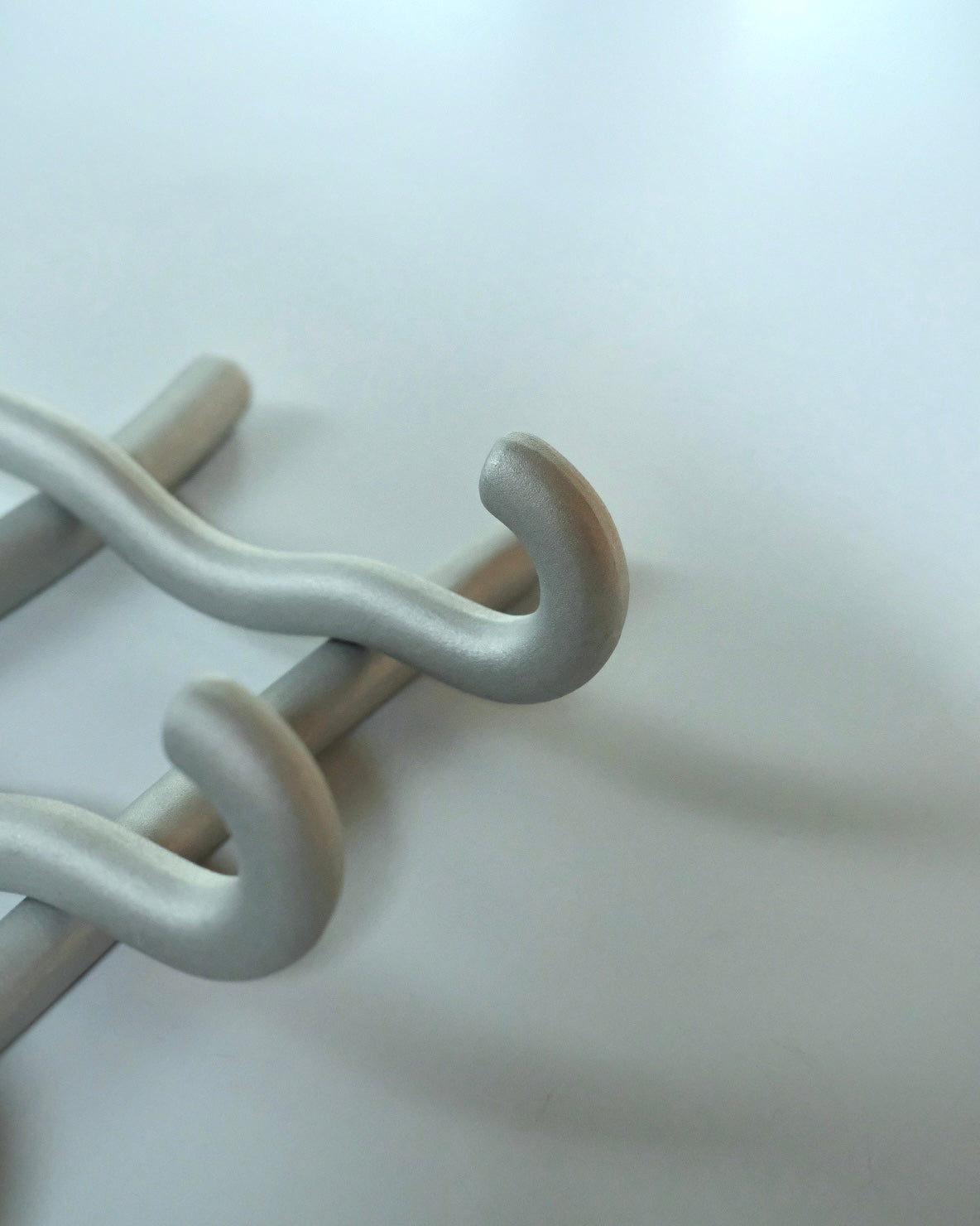 REEL HANGER L