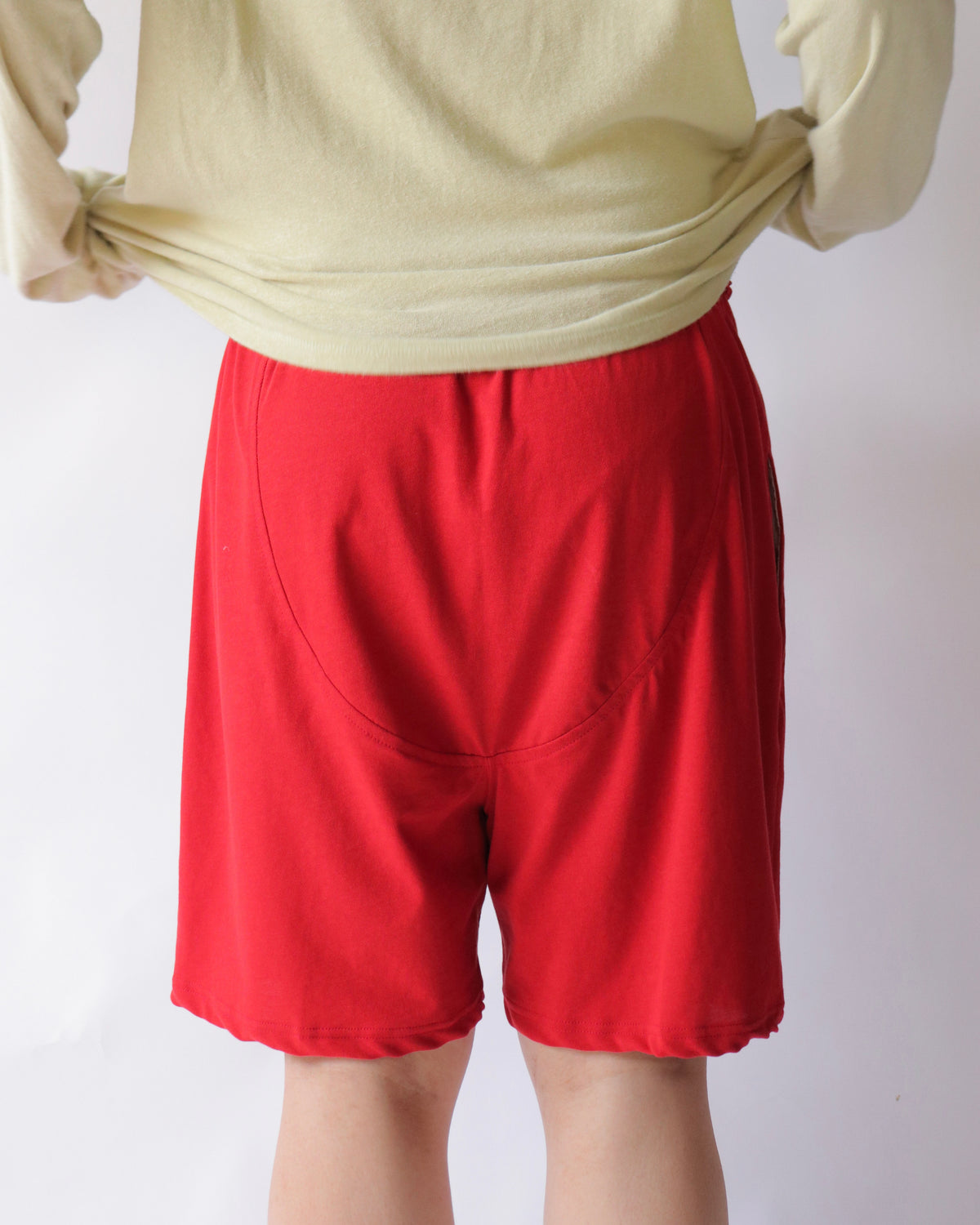 well / title logo shorts red