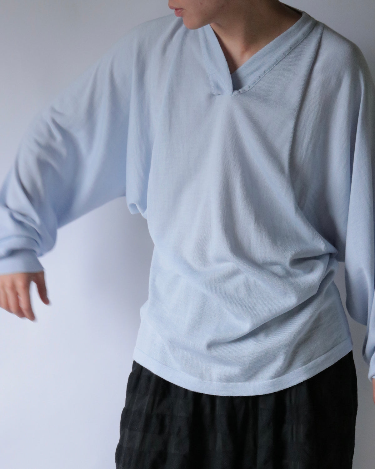 E RT / Overlapping V-neck batwing merino tunic / Light Blue