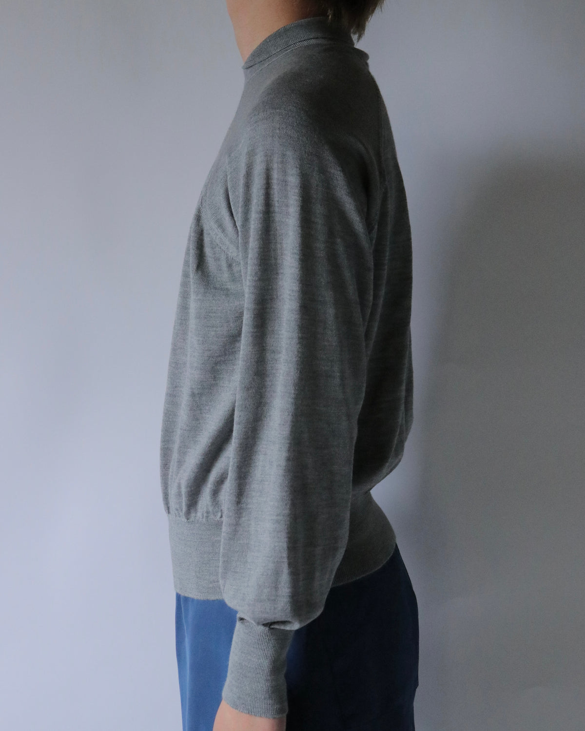 E RT / Merino tapered V neck /Grey