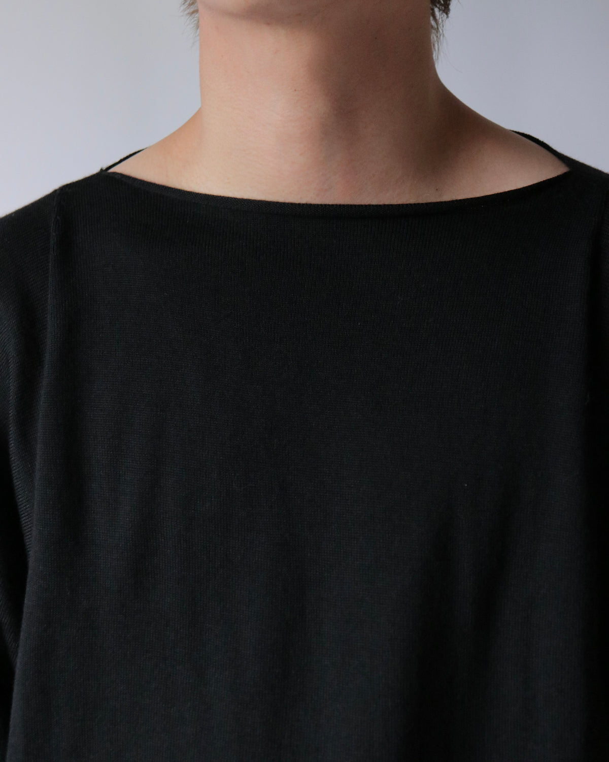 E RT / Boat-neck batwing merino blouse / Black