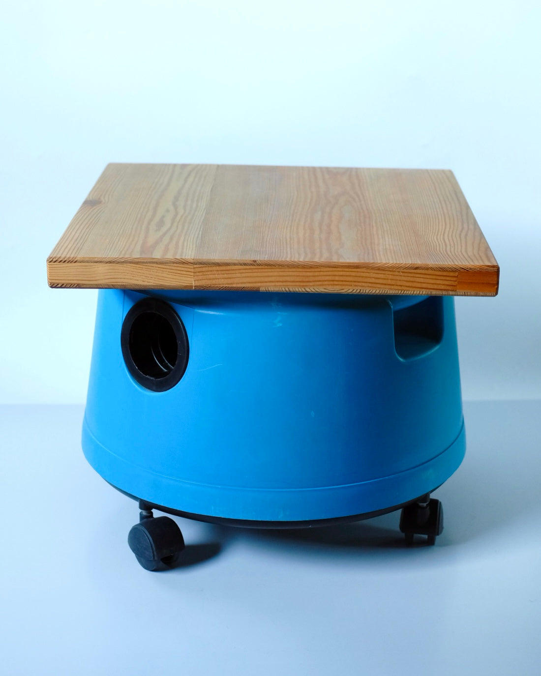 Vac side table