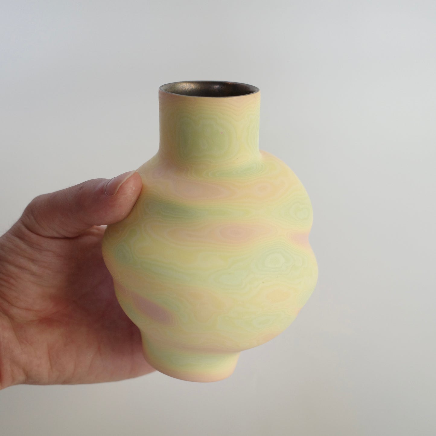 Stratum vase