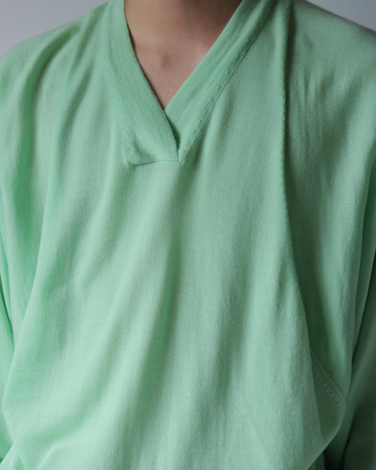 E RT / Overlapping V-neck batwing merino tunic / Light Green