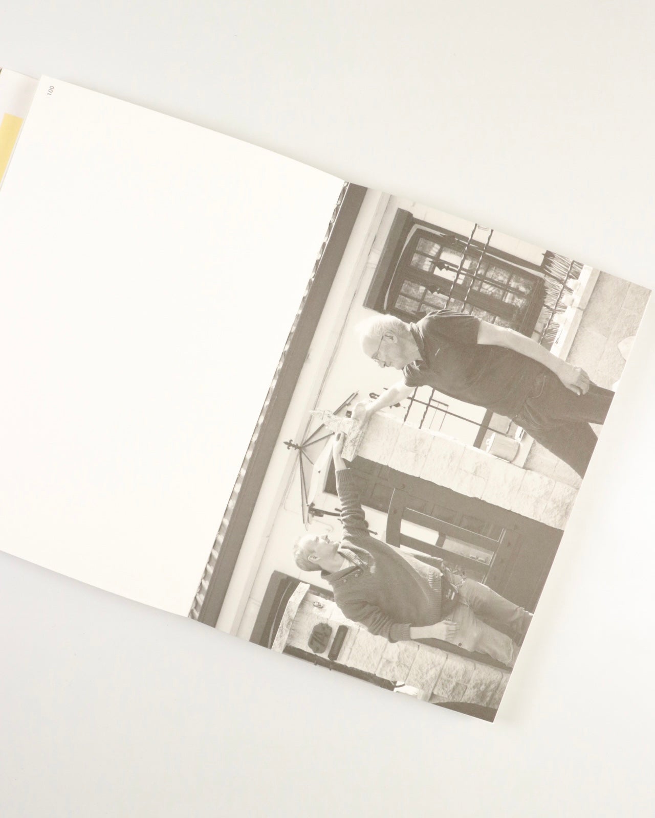 The banana jam jar lid could not be opened, so mom switched to another banana jam jar and asked dad to open the lid on that one, we all ate crepe with this banana jam on it.-Kazuya Nakayama