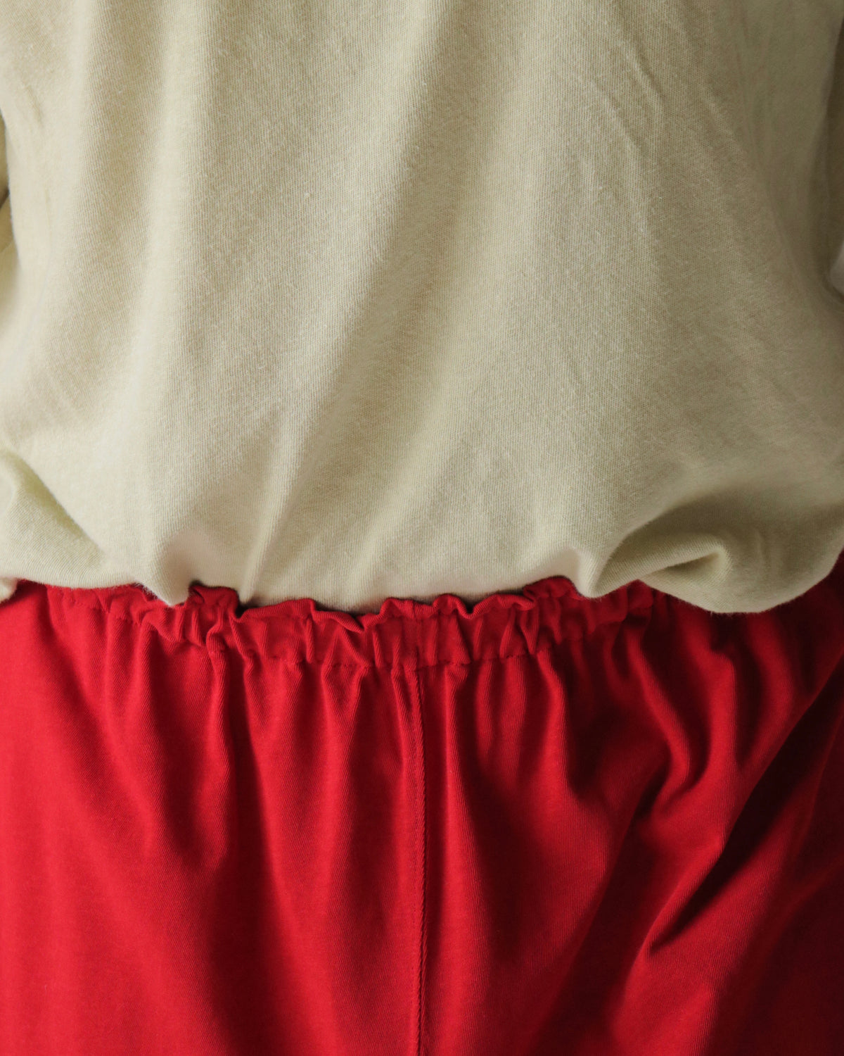 well / title logo shorts red