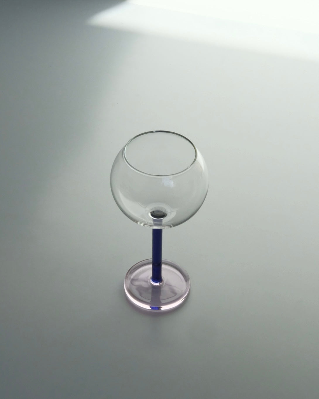 BILBOQUET WINE GLASS / Midnight Blue & Pink