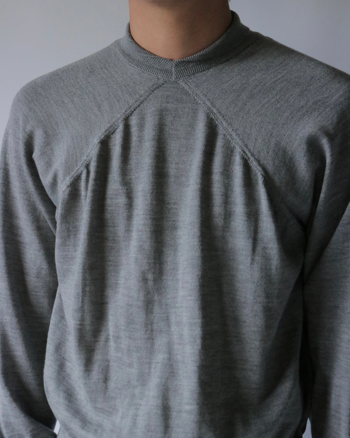 E RT / Merino tapered V neck /Grey