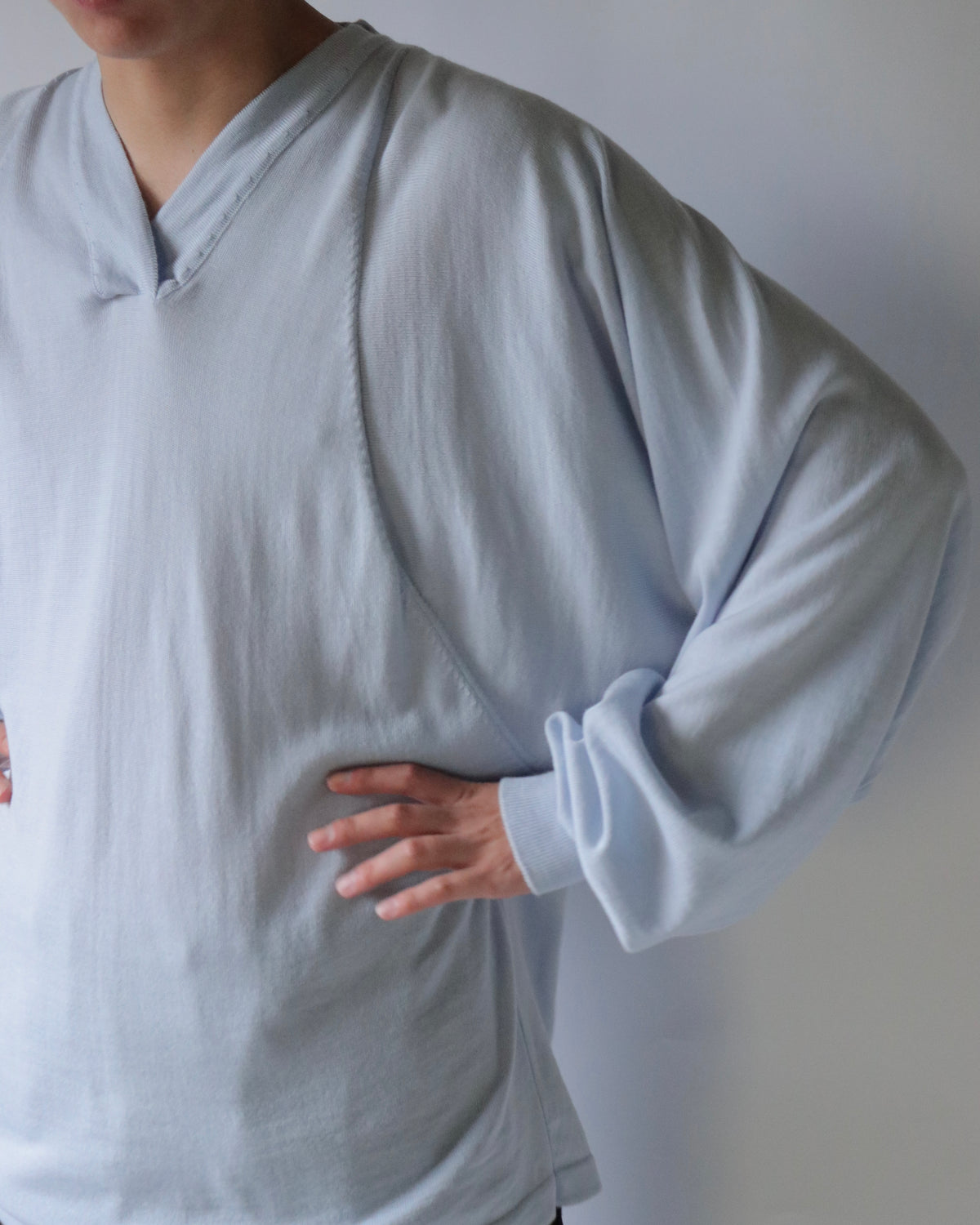 E RT / Overlapping V-neck batwing merino tunic / Light Blue