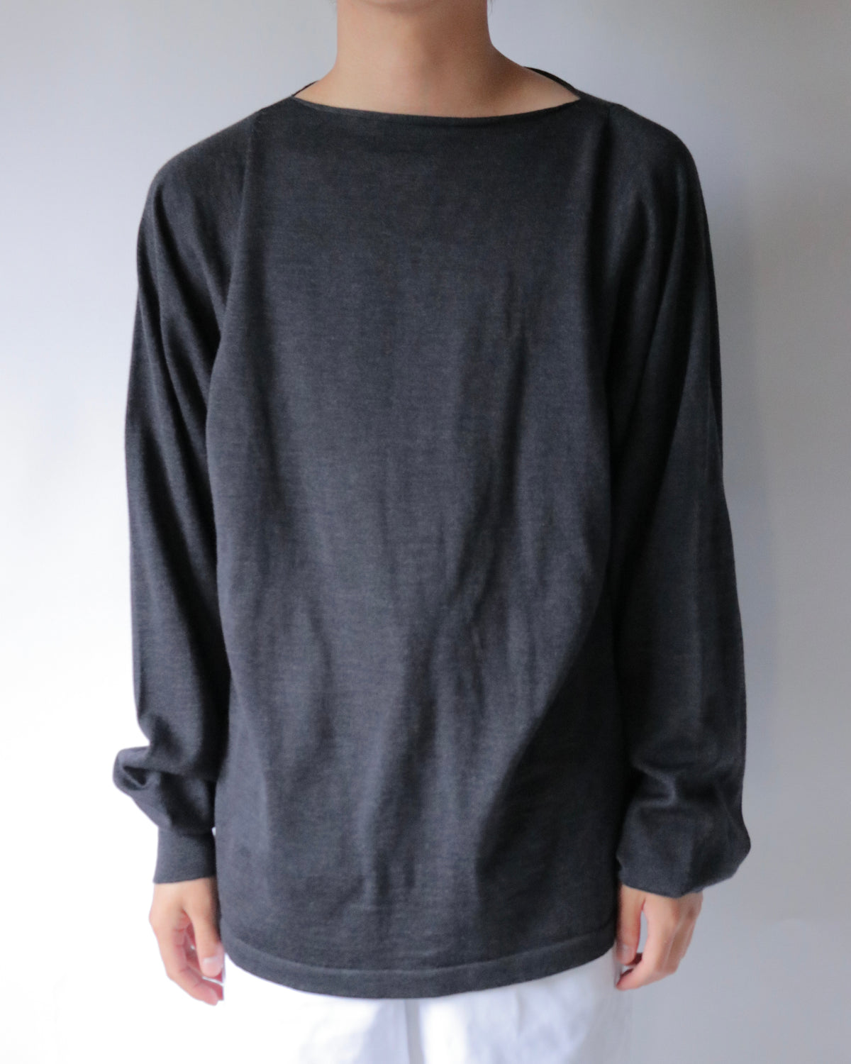 E RT / Boat-neck batwing merino blouse / Charcoal
