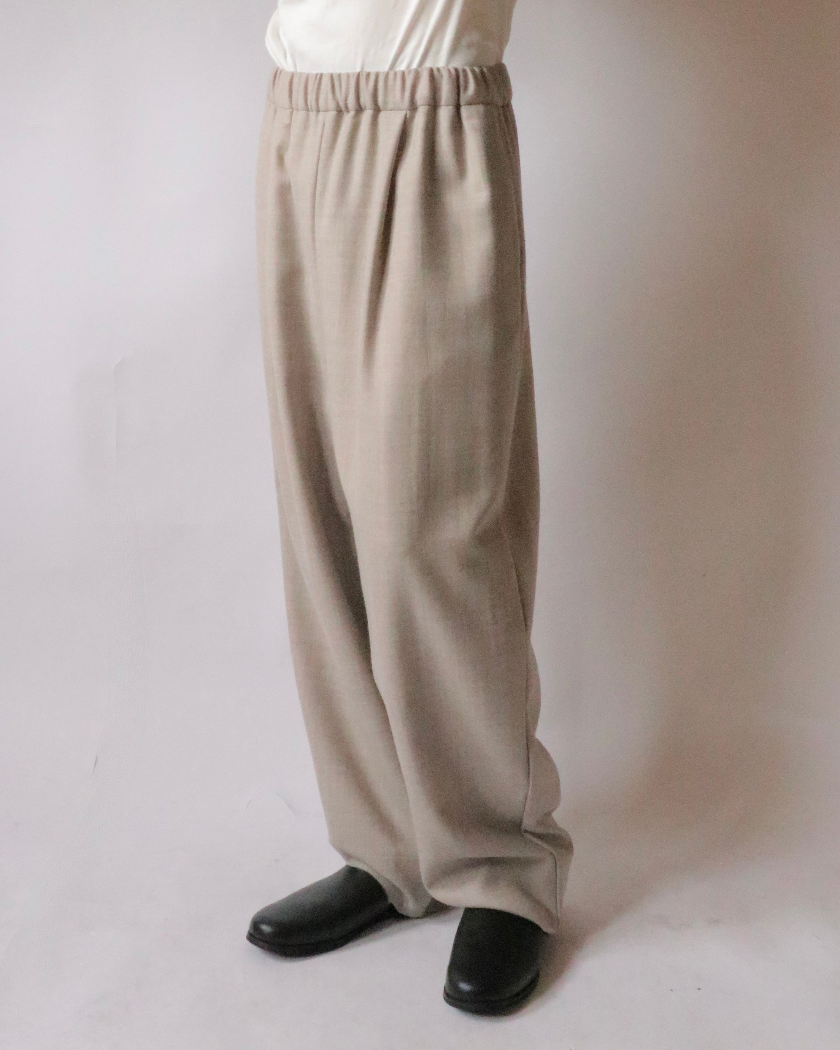 COSMIC WONDER / Nostalgic artist’s minimal slacks Natural