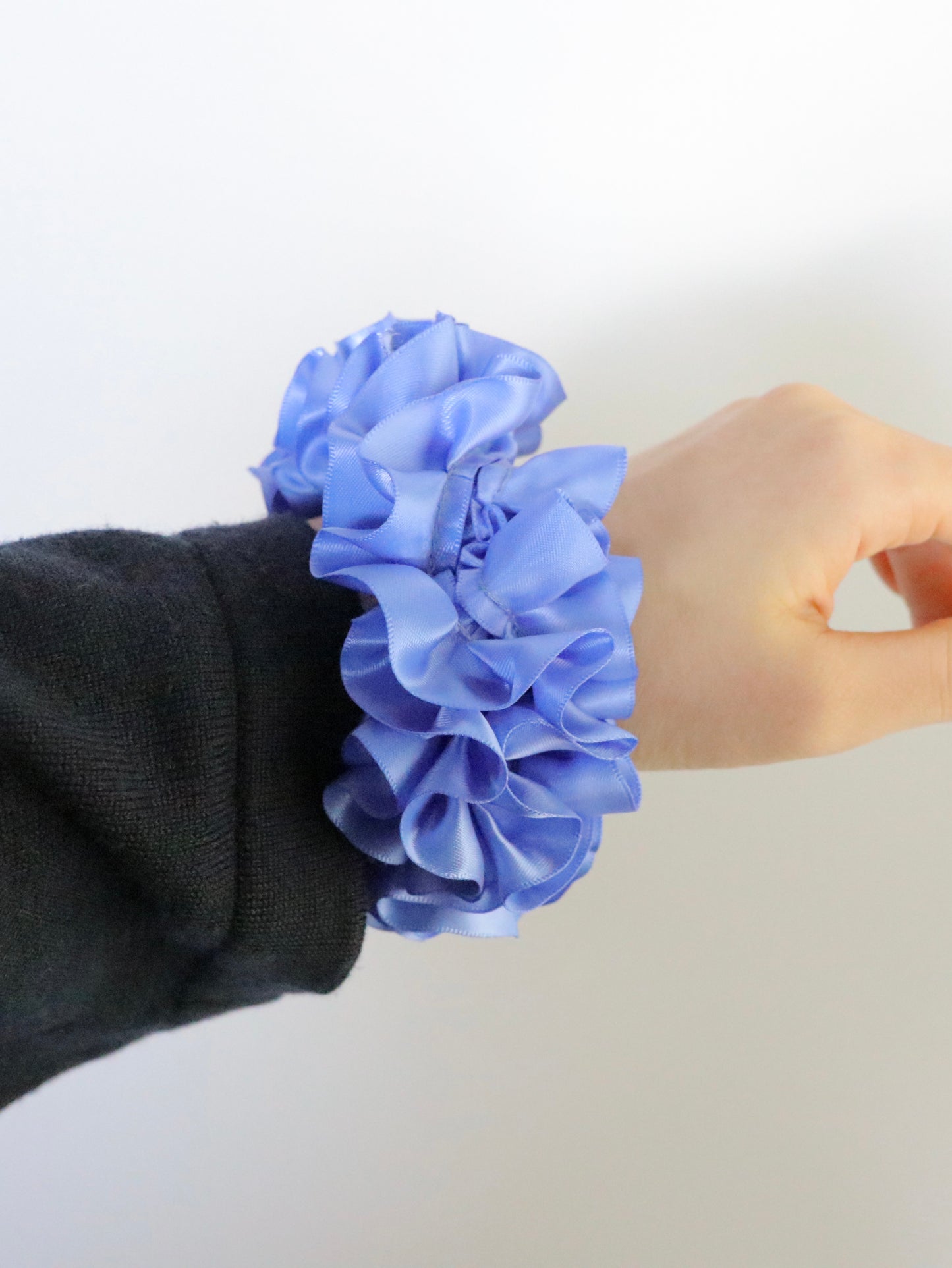 CARNATION SCRUNCHIE WISTERIA