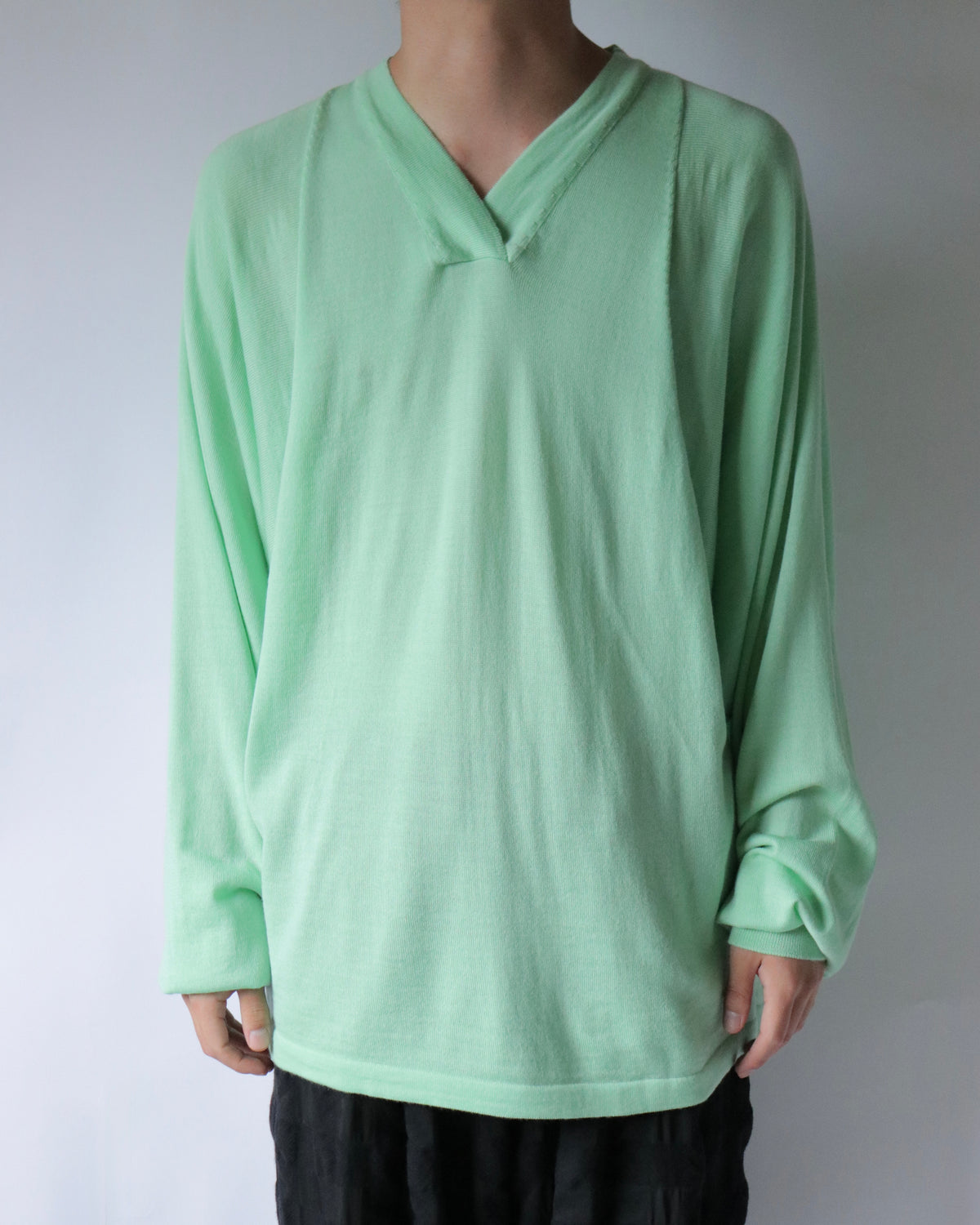 E RT / Overlapping V-neck batwing merino tunic / Light Green