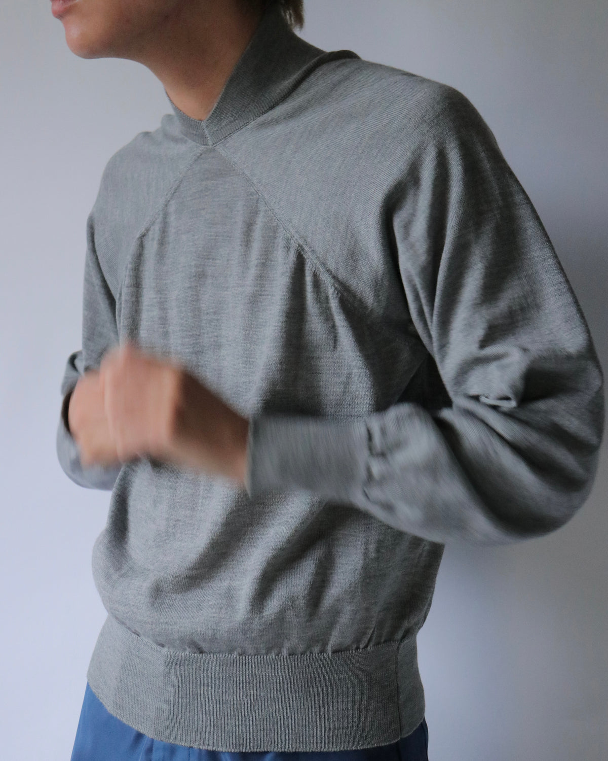 E RT / Merino tapered V neck /Grey