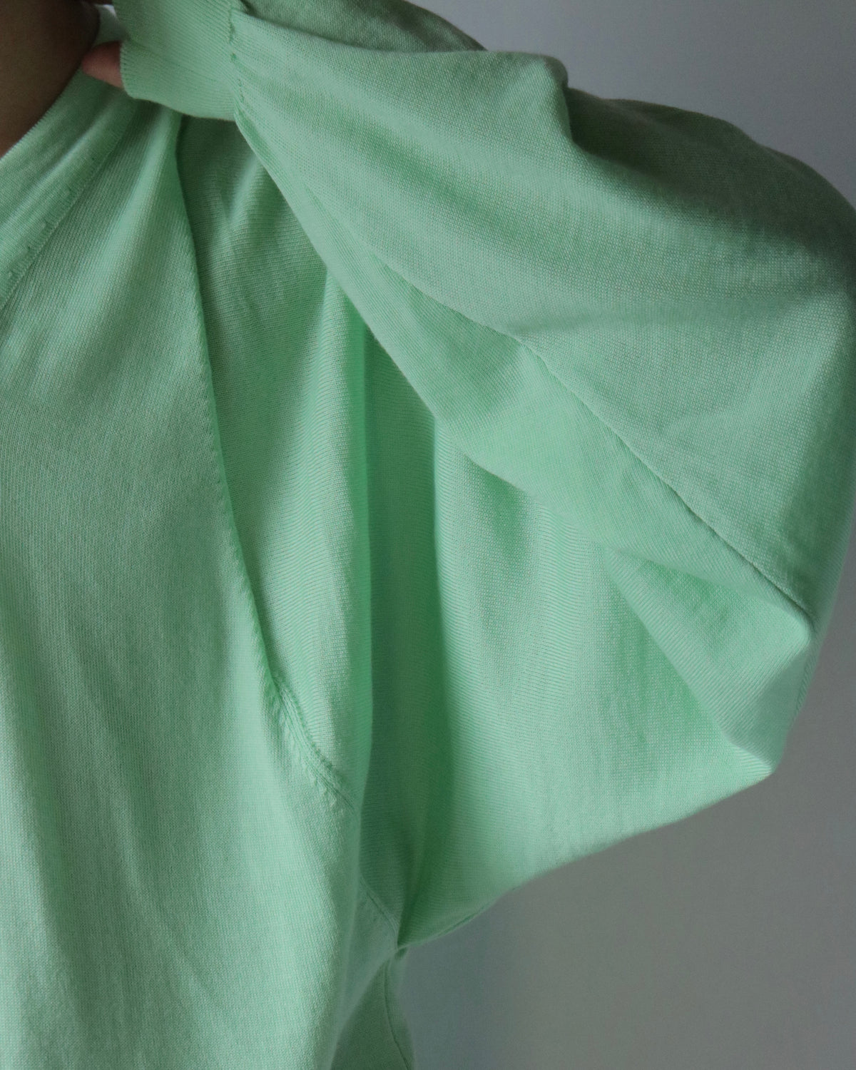 E RT / Overlapping V-neck batwing merino tunic / Light Green