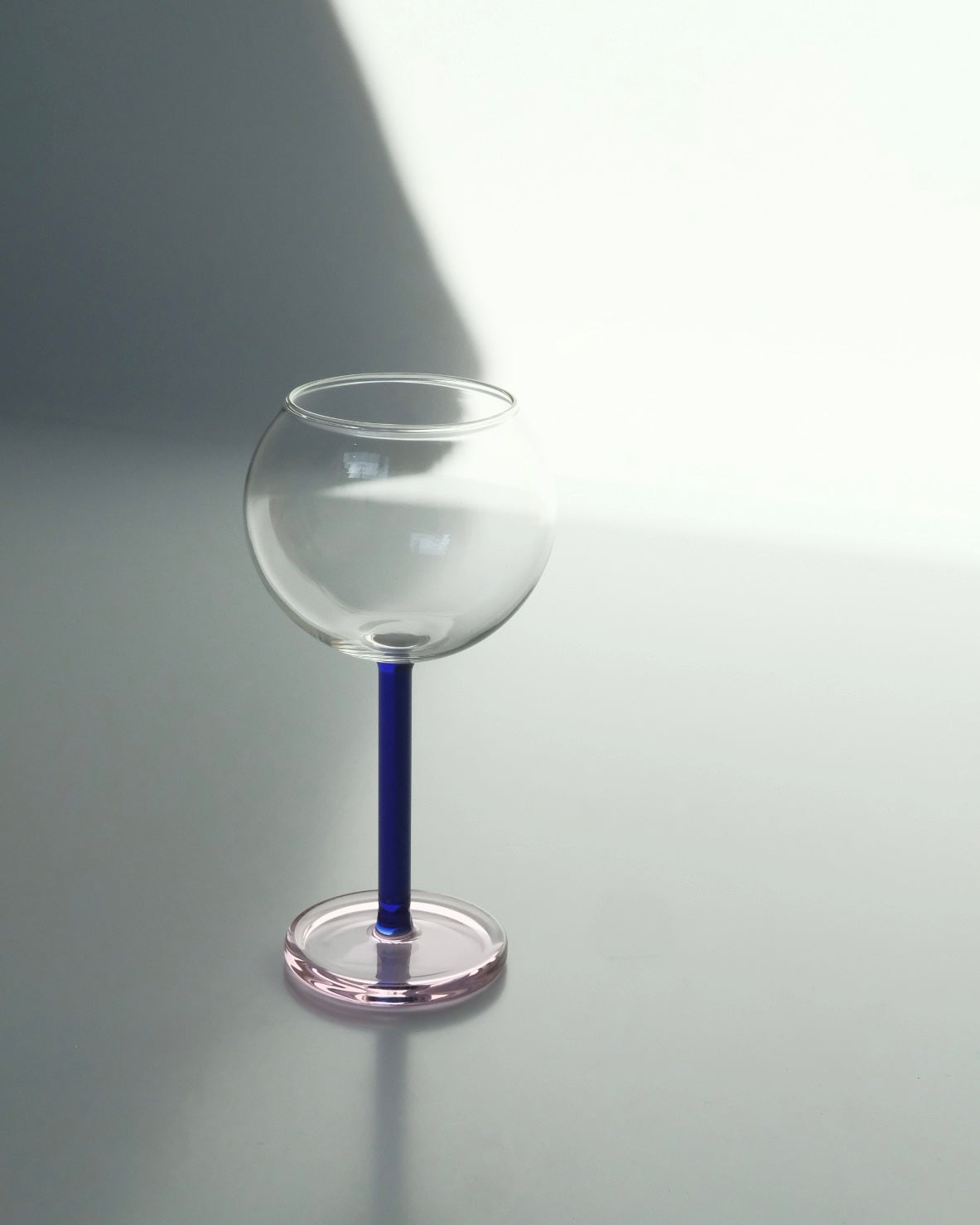 BILBOQUET WINE GLASS / Midnight Blue & Pink