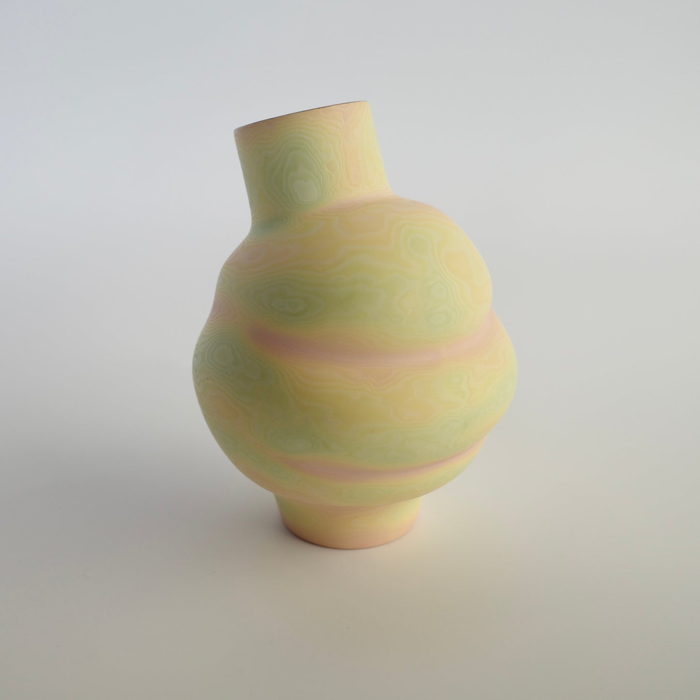 Stratum vase