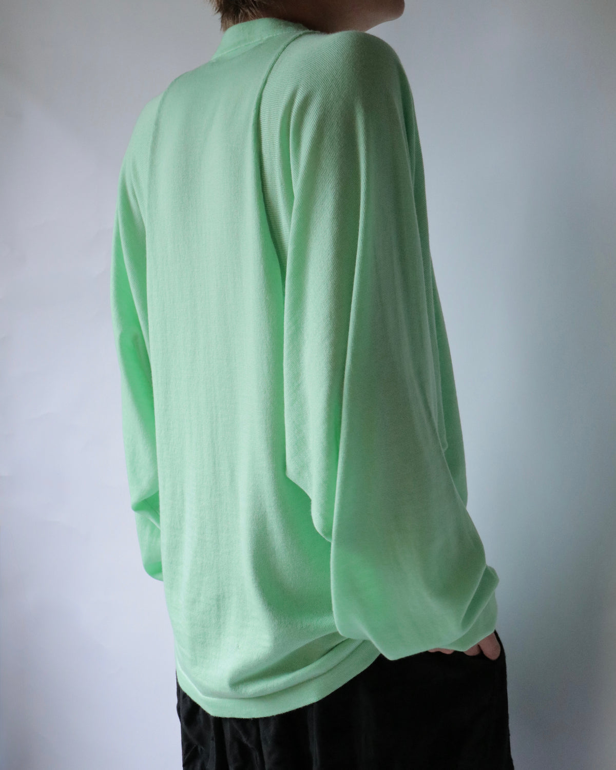 E RT / Overlapping V-neck batwing merino tunic / Light Green