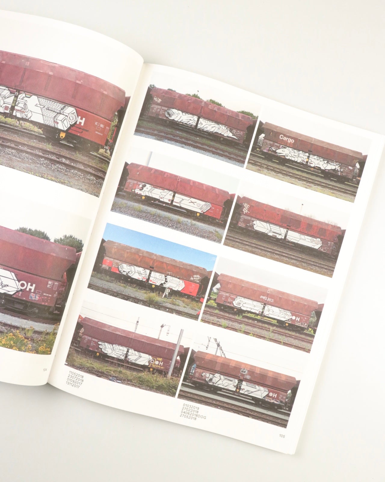 Boris Tellegen: 121/183, 761 photos of red-brown steel freight wagons with a painting on the side