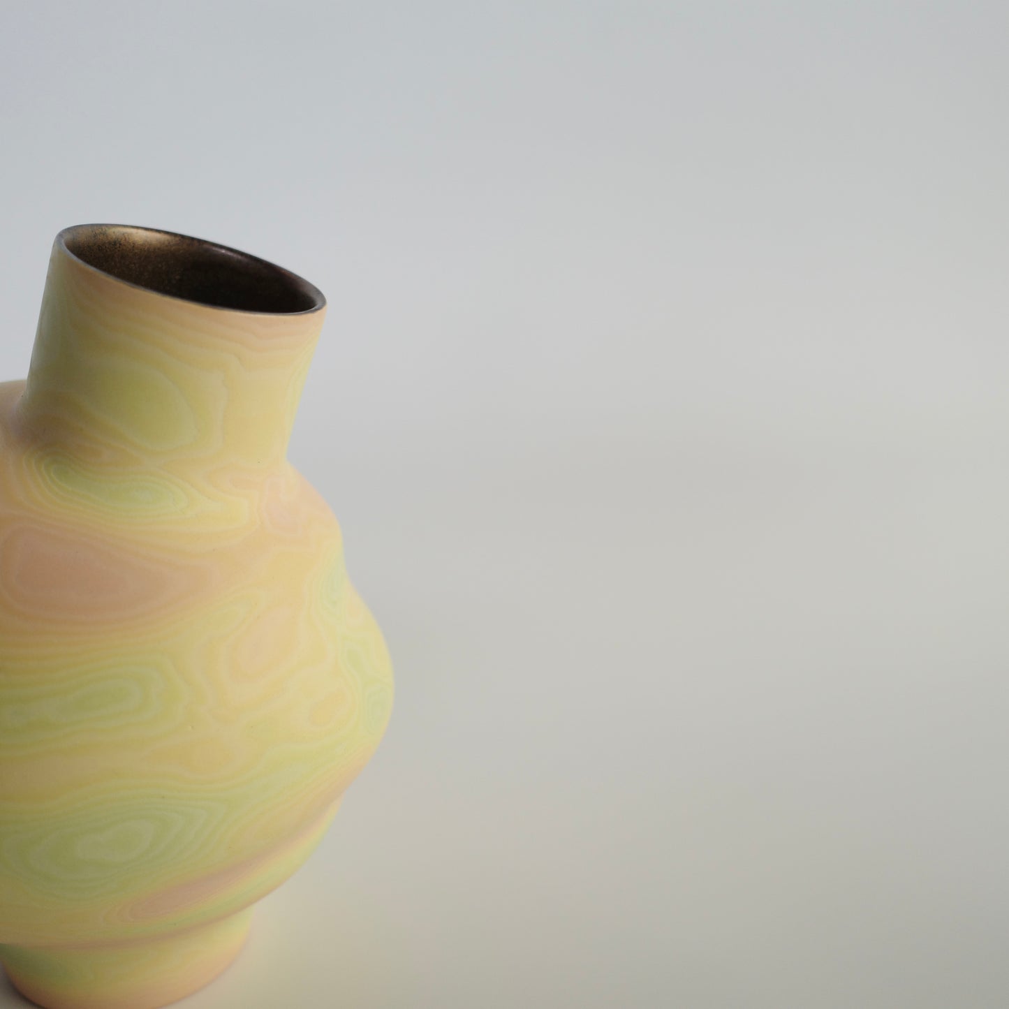 Stratum vase