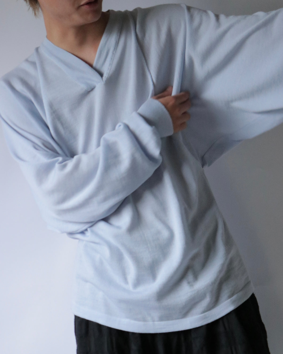 E RT / Overlapping V-neck batwing merino tunic / Light Blue