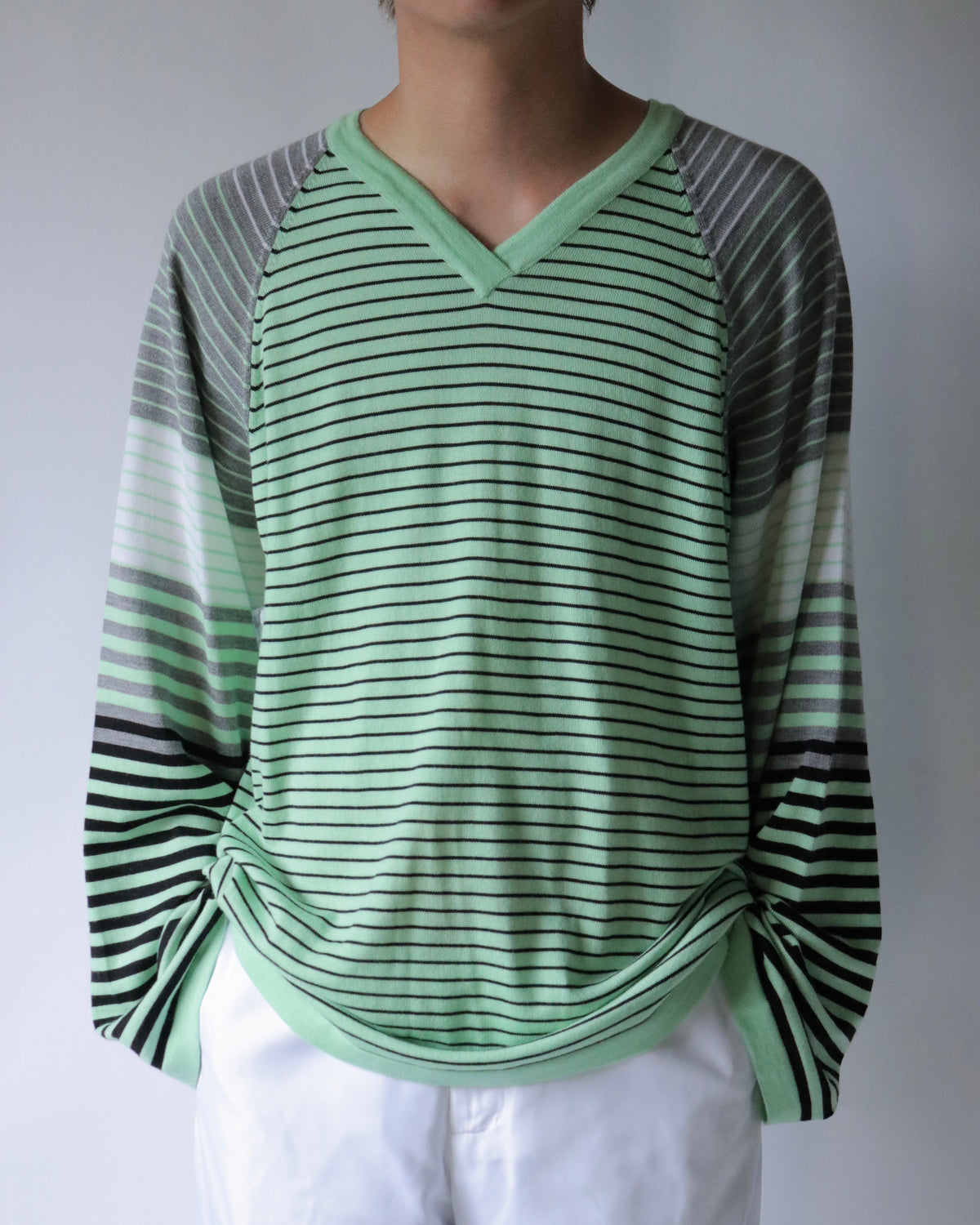 E RT / Mix-and-match striped v-neck merino long-sleeve tee