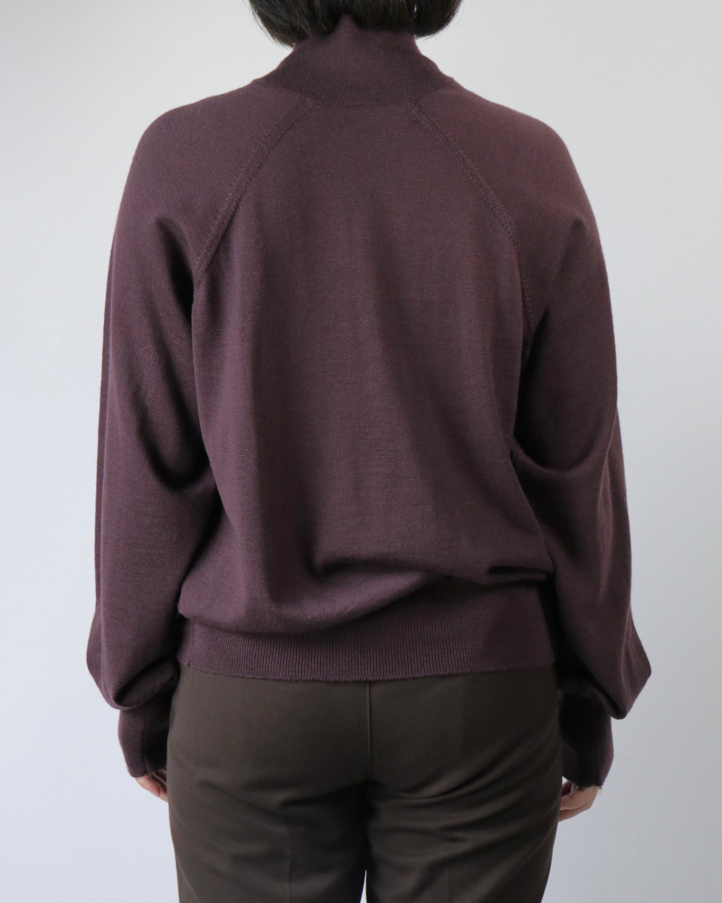 E RT N°40 Merino tapered v-neck