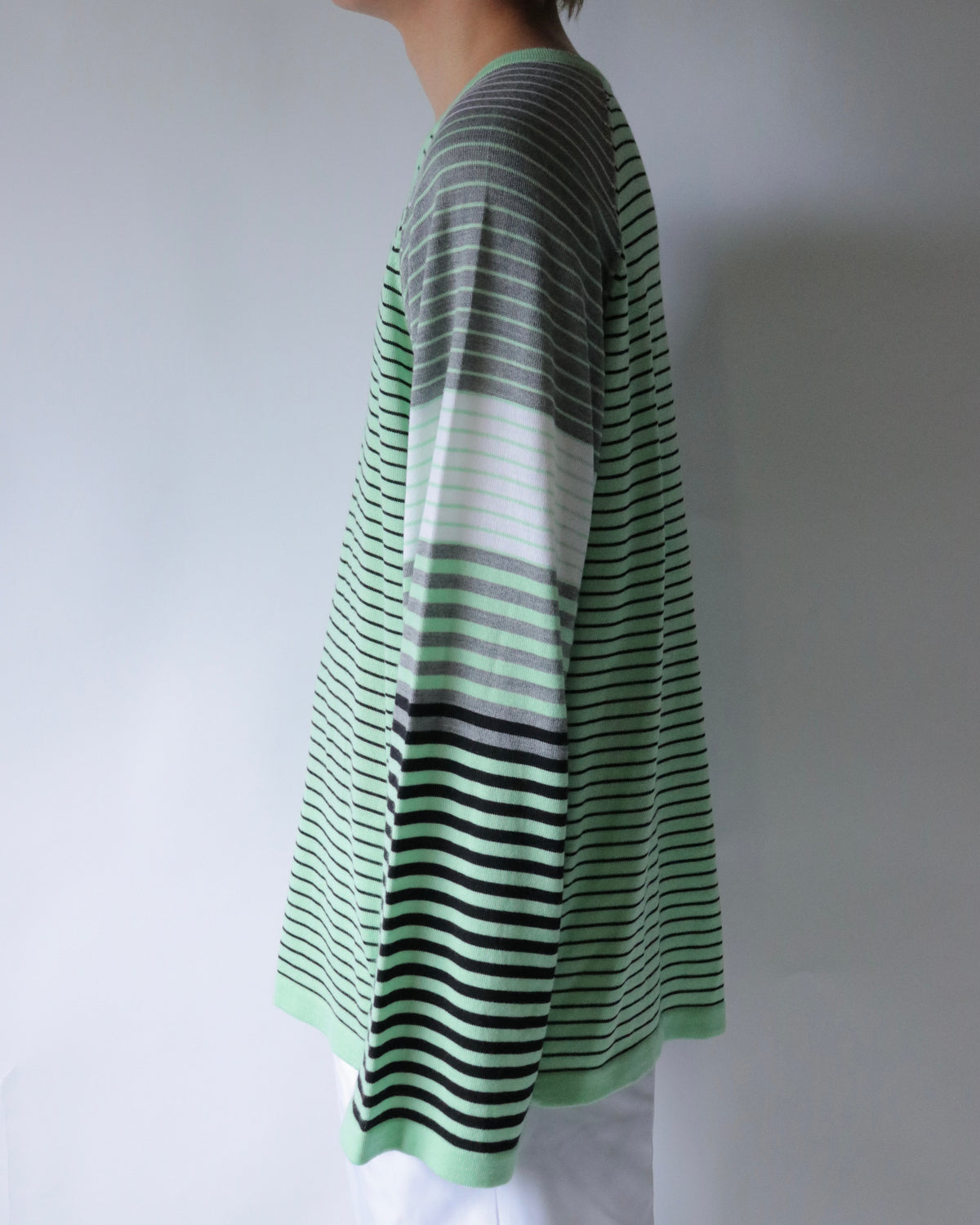 E RT / Mix-and-match striped v-neck merino long-sleeve tee