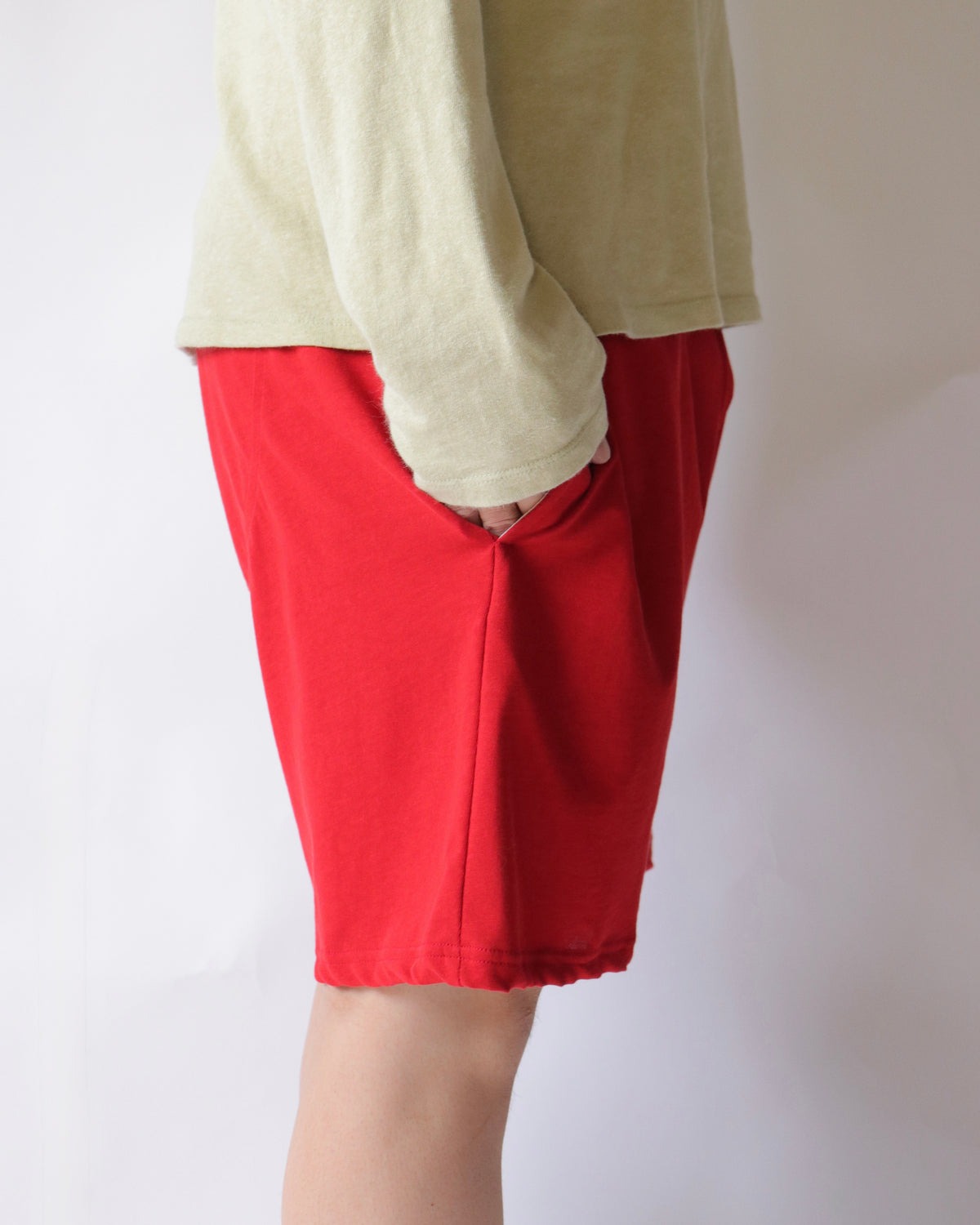 well / title logo shorts red
