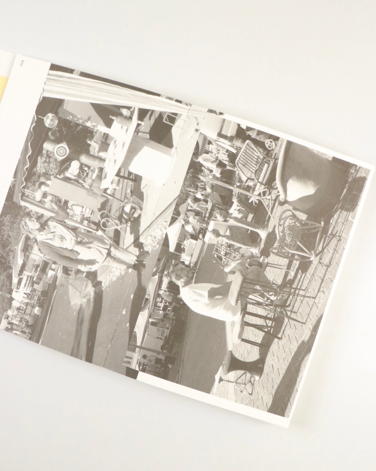 The banana jam jar lid could not be opened, so mom switched to another banana jam jar and asked dad to open the lid on that one, we all ate crepe with this banana jam on it.-Kazuya Nakayama