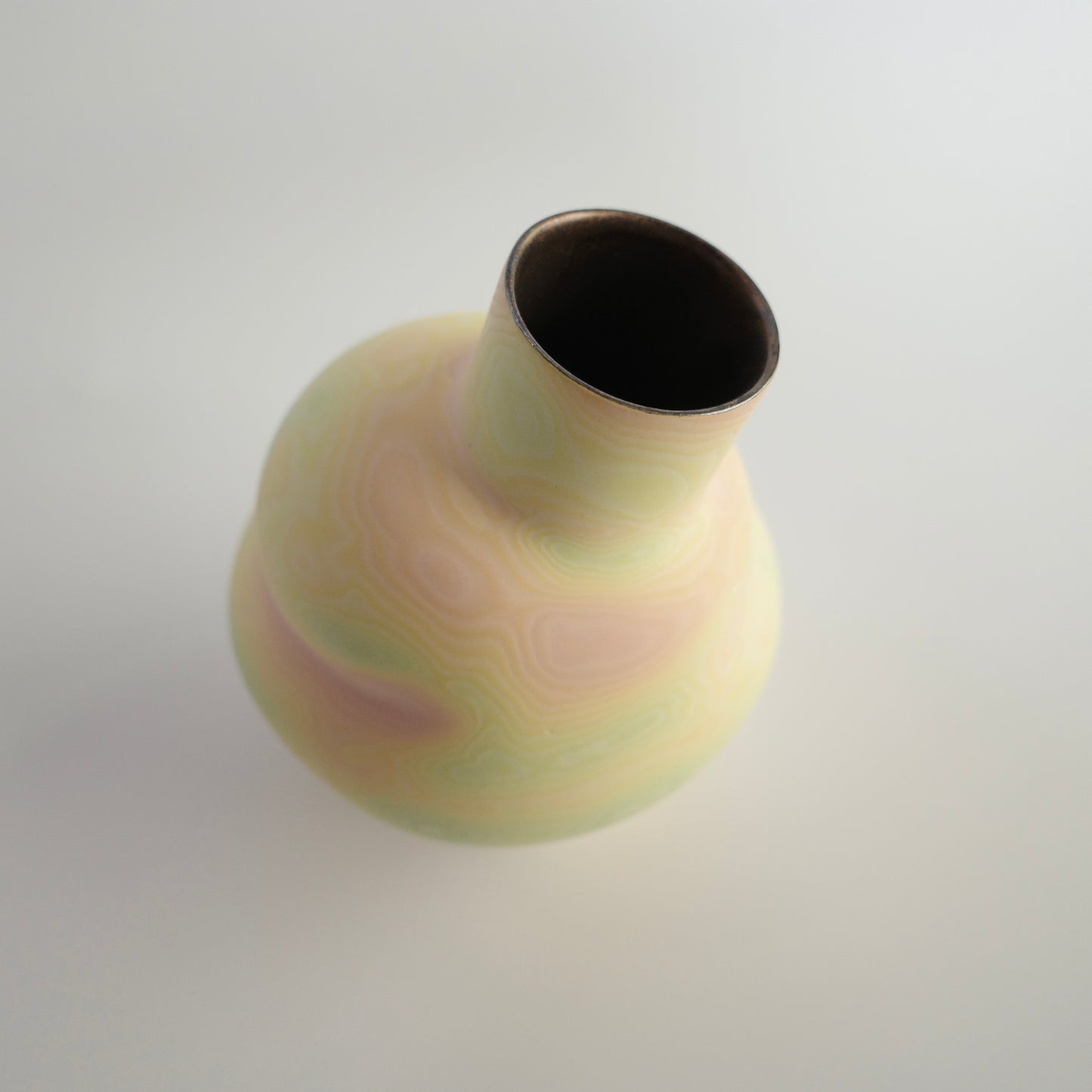 Stratum vase