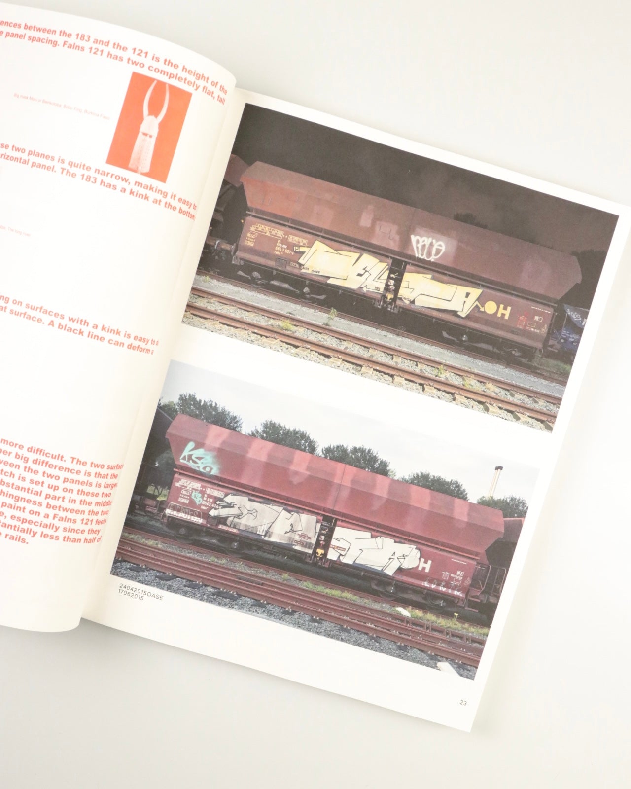 Boris Tellegen: 121/183, 761 photos of red-brown steel freight wagons with a painting on the side