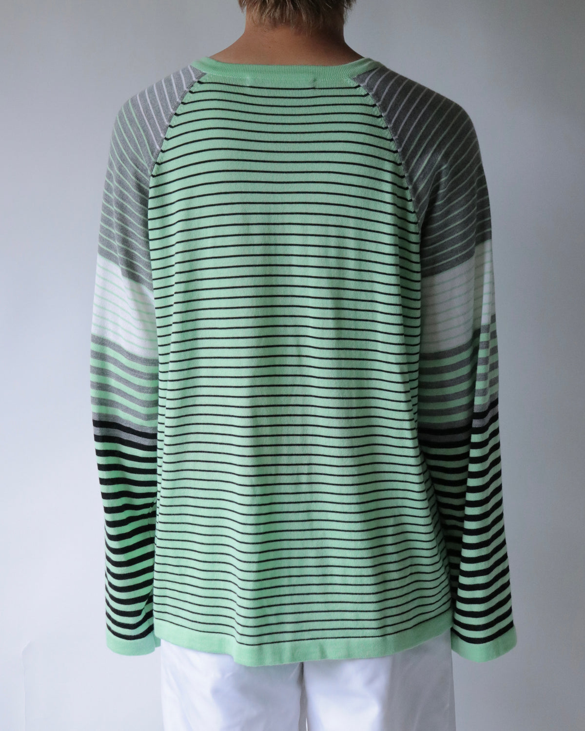 E RT / Mix-and-match striped v-neck merino long-sleeve tee
