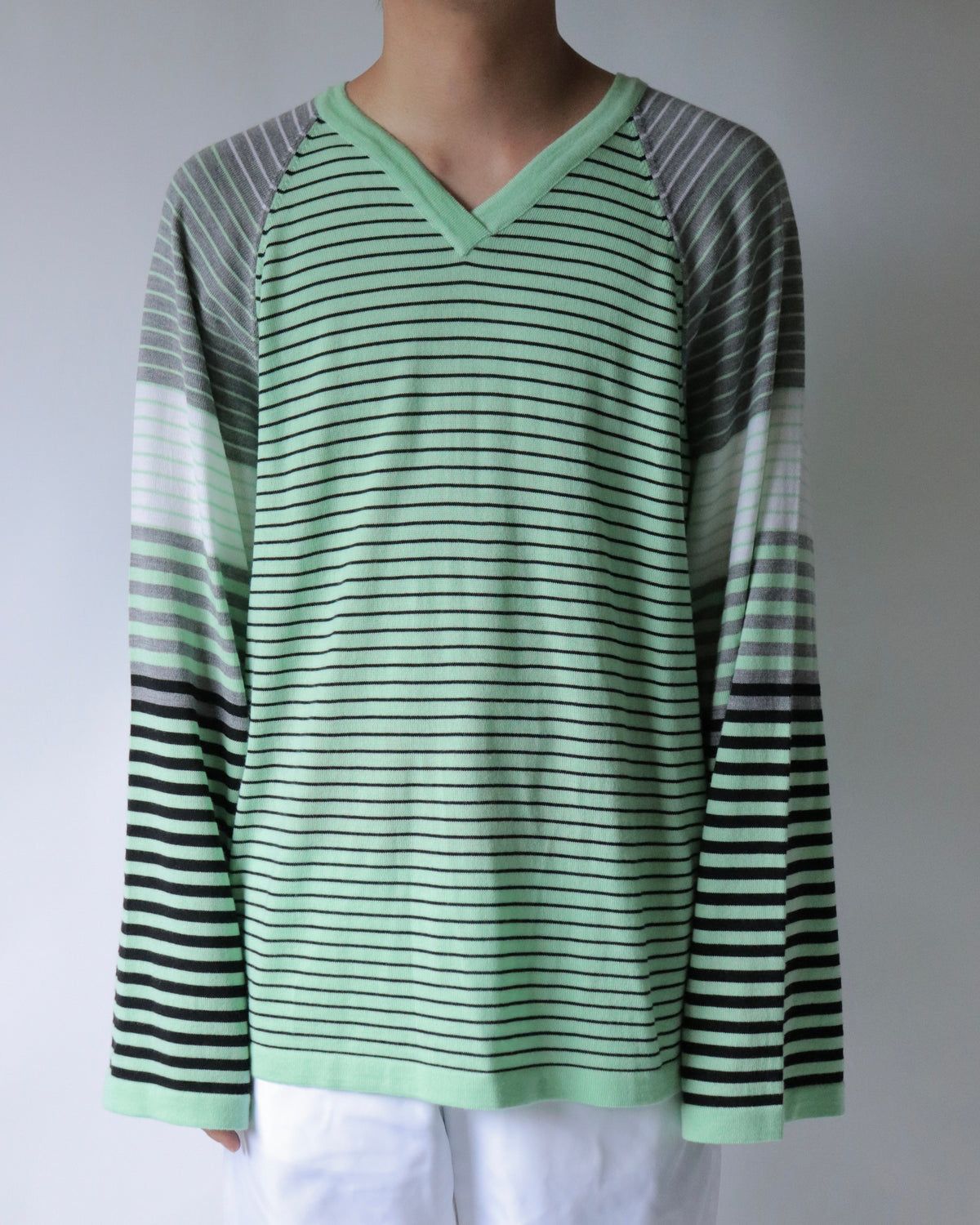 E RT / Mix-and-match striped v-neck merino long-sleeve tee