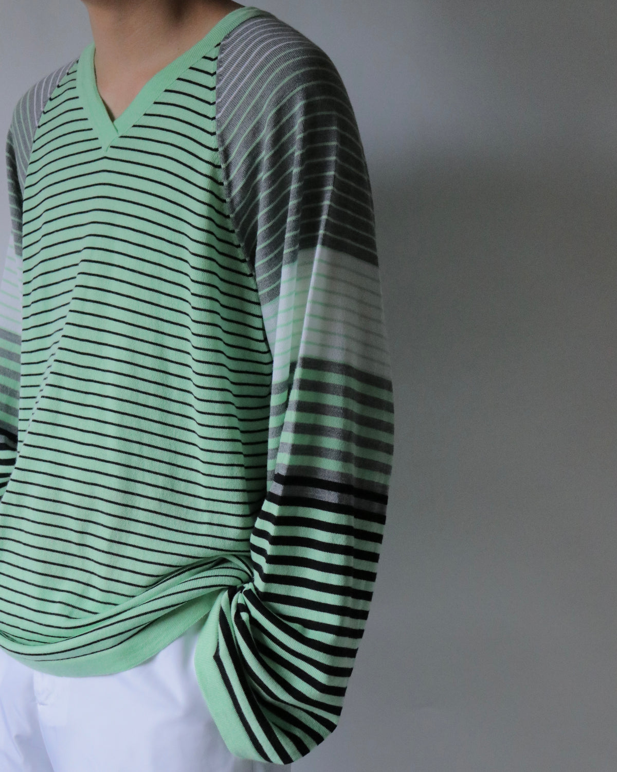 E RT / Mix-and-match striped v-neck merino long-sleeve tee