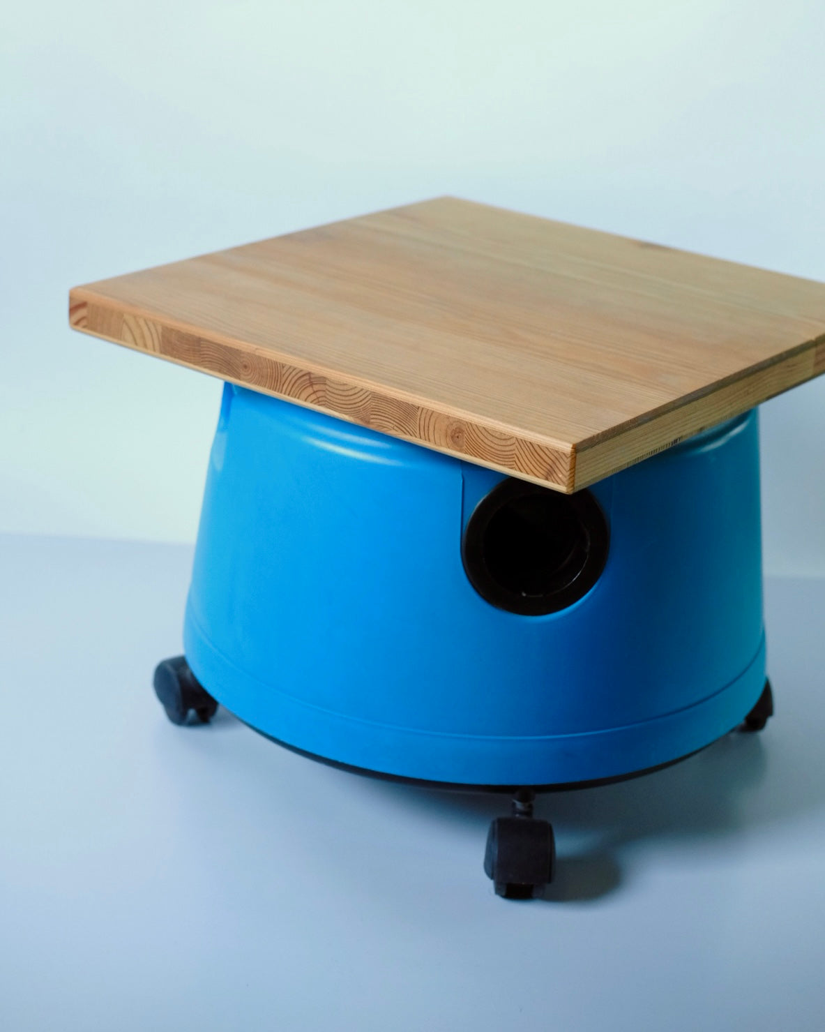 Vac side table