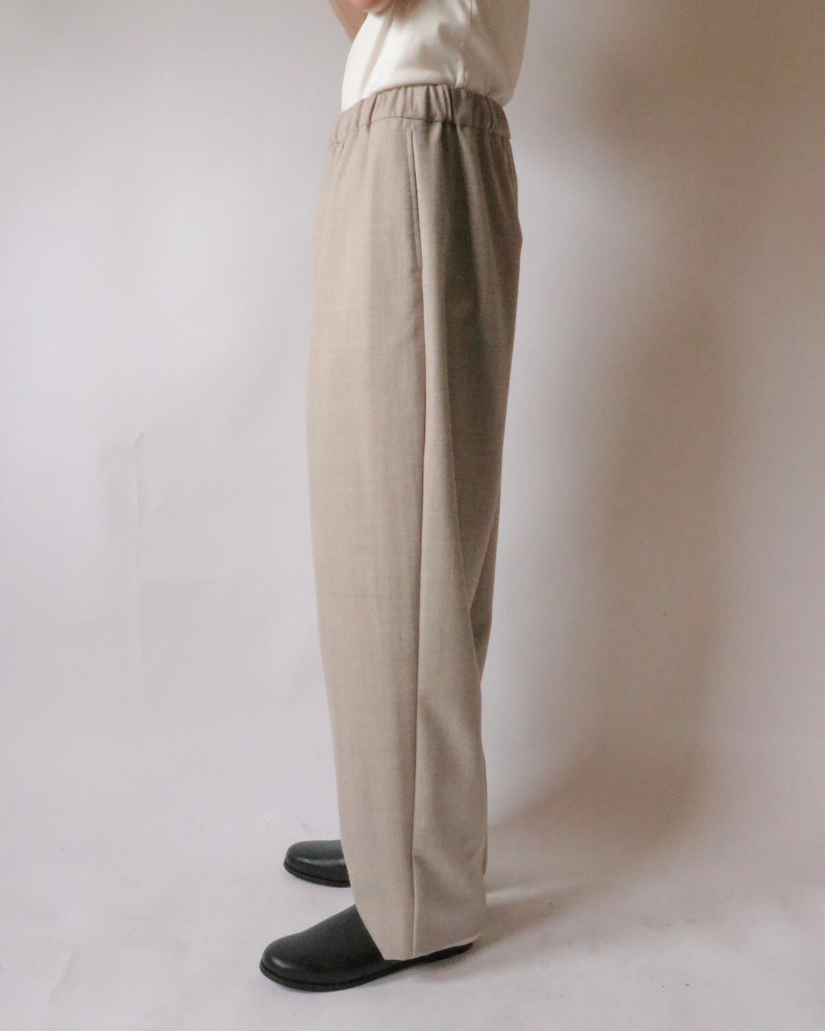 COSMIC WONDER / Nostalgic artist’s minimal slacks Natural