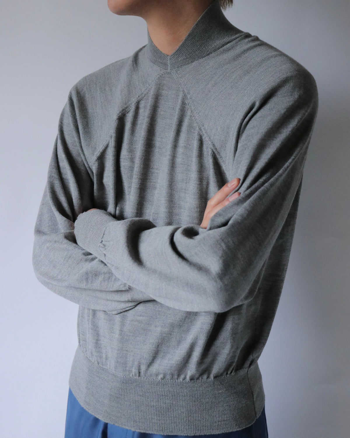 E RT / Merino tapered V neck /Grey
