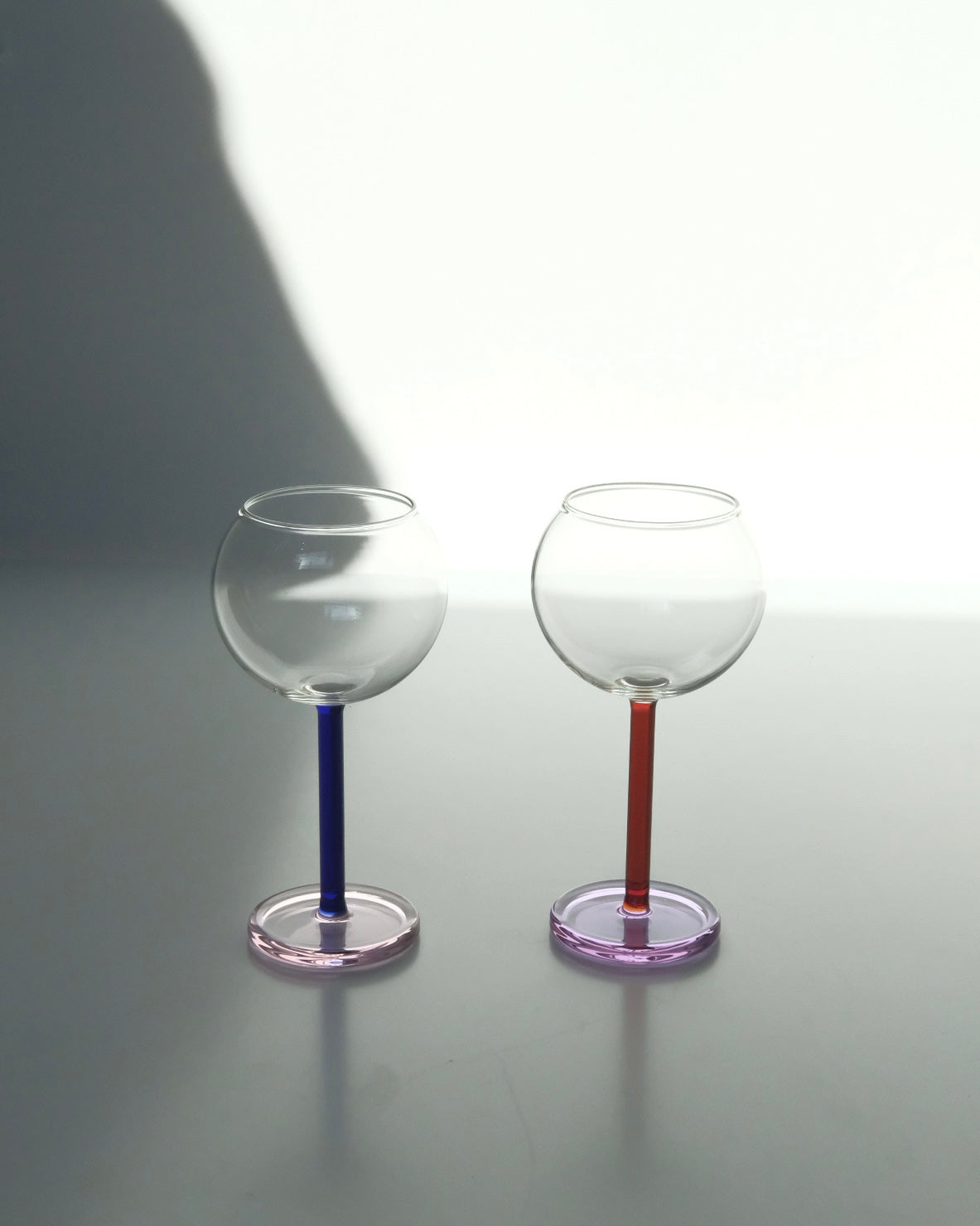 BILBOQUET WINE GLASS / Midnight Blue & Pink