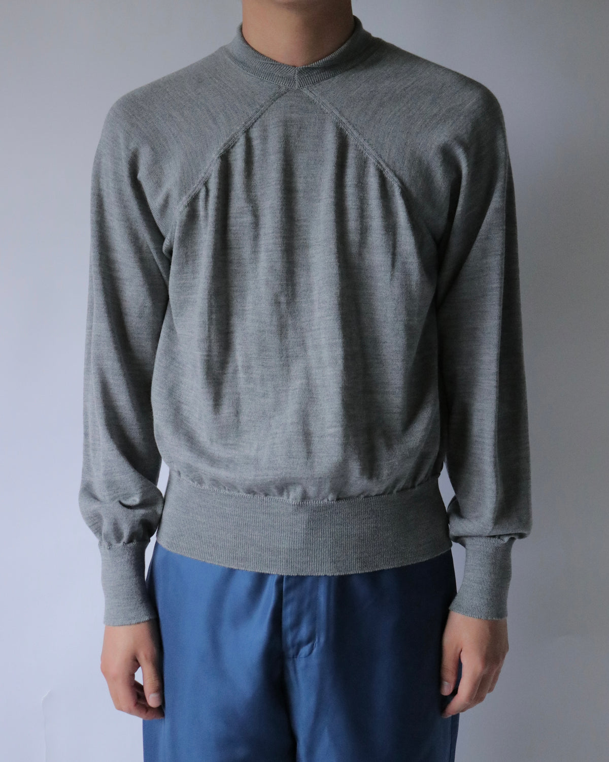 E RT / Merino tapered V neck /Grey