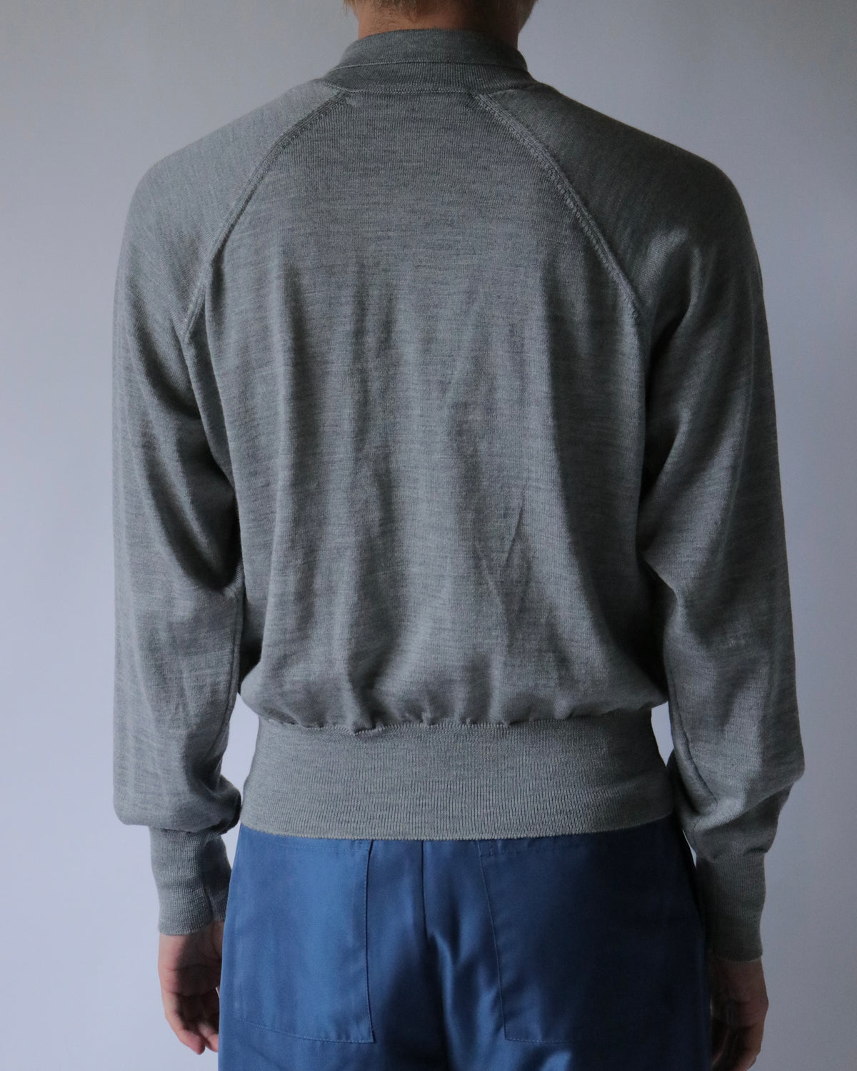 E RT / Merino tapered V neck /Grey